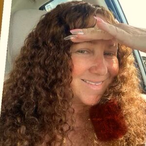 Meet your Posher, Mimi Posh 🪭